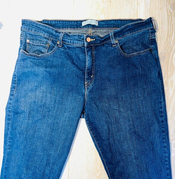 Levi's 512 Jeans Womens Size 22 Perfectly Shaping Bootcut - Picture 2 of 9